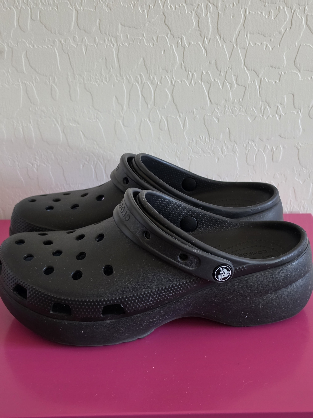 Black Crocs Classic Clog - Unisex - Picture 2 of 5